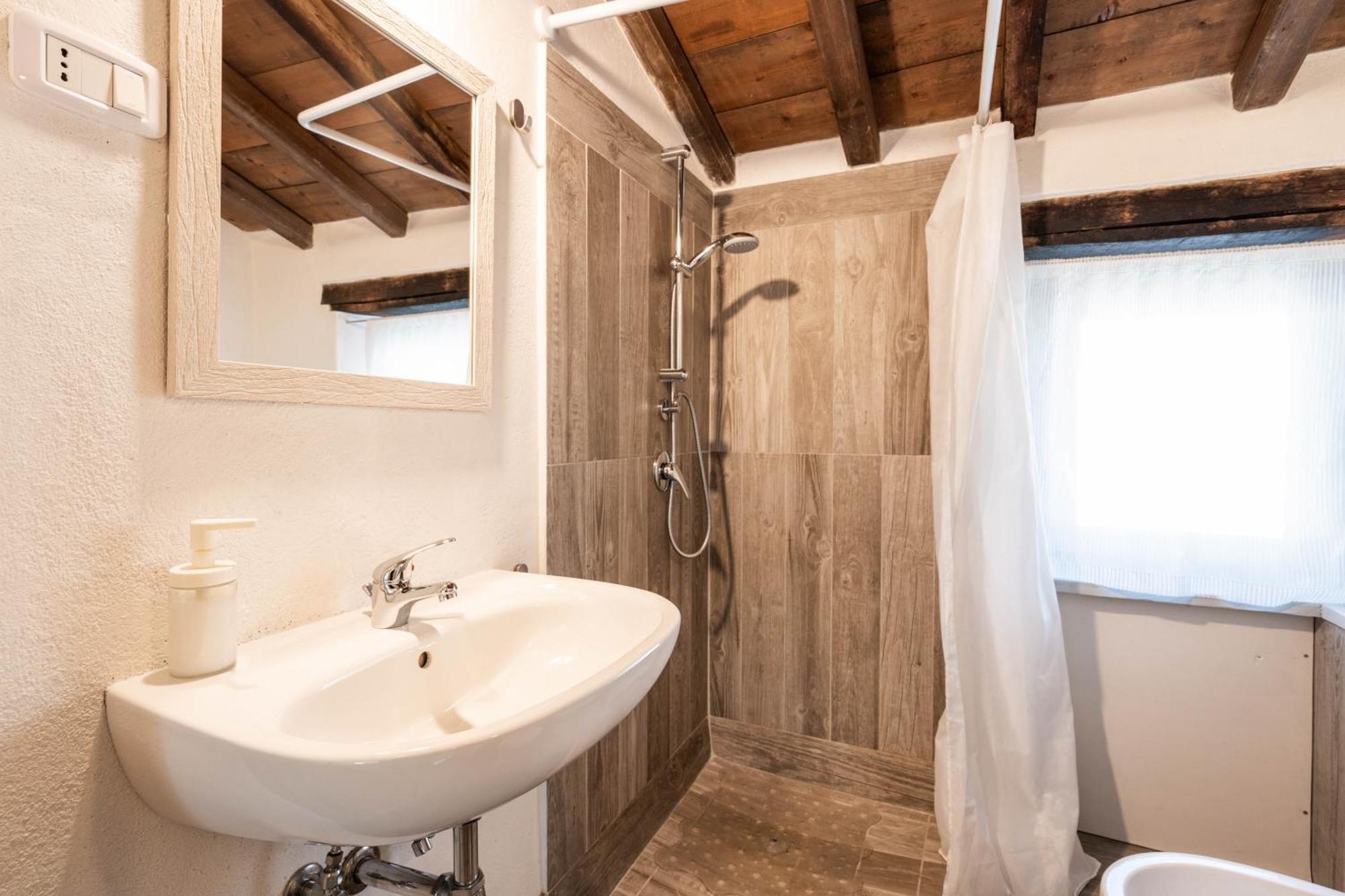 Le Case Nel Borgo Fivizzano Exteriör bild