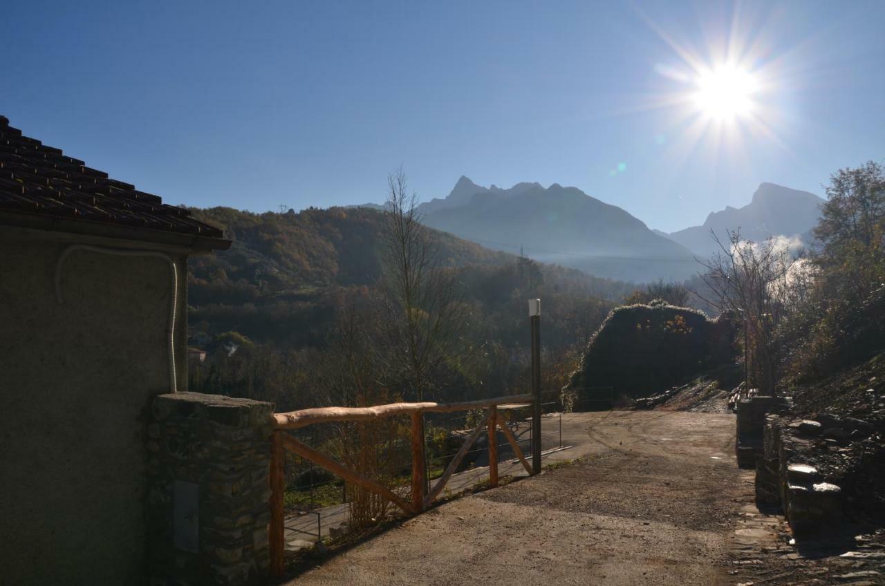 Le Case Nel Borgo Fivizzano Exteriör bild