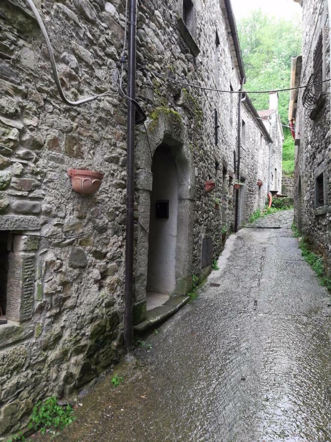 Le Case Nel Borgo Fivizzano Exteriör bild